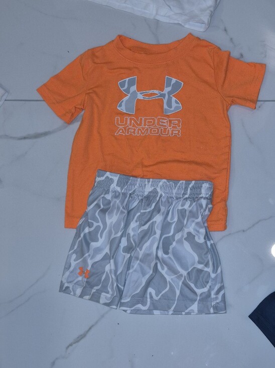 Under Armour Other - Under Armour Bright Orange Tee with Gray Camo Logo